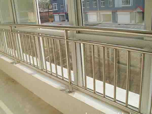 不銹鋼陽臺護欄